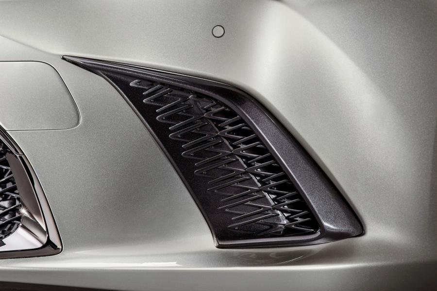 Детали экстерьера Lexus ES300h F-Sport 2018 года  (WW) (фото 14 из 46)